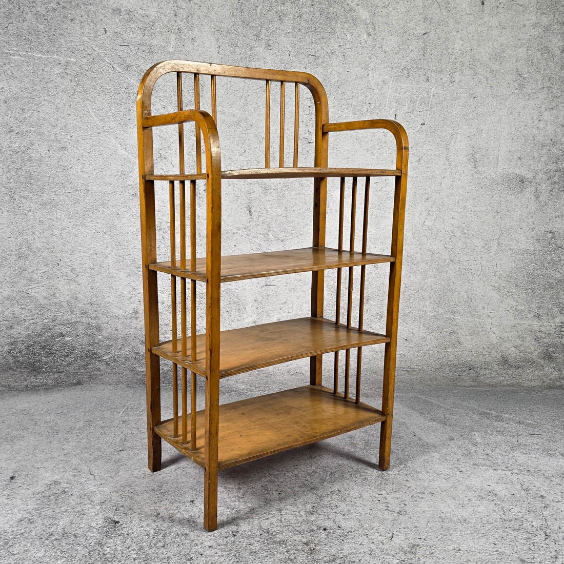 ETAGERE