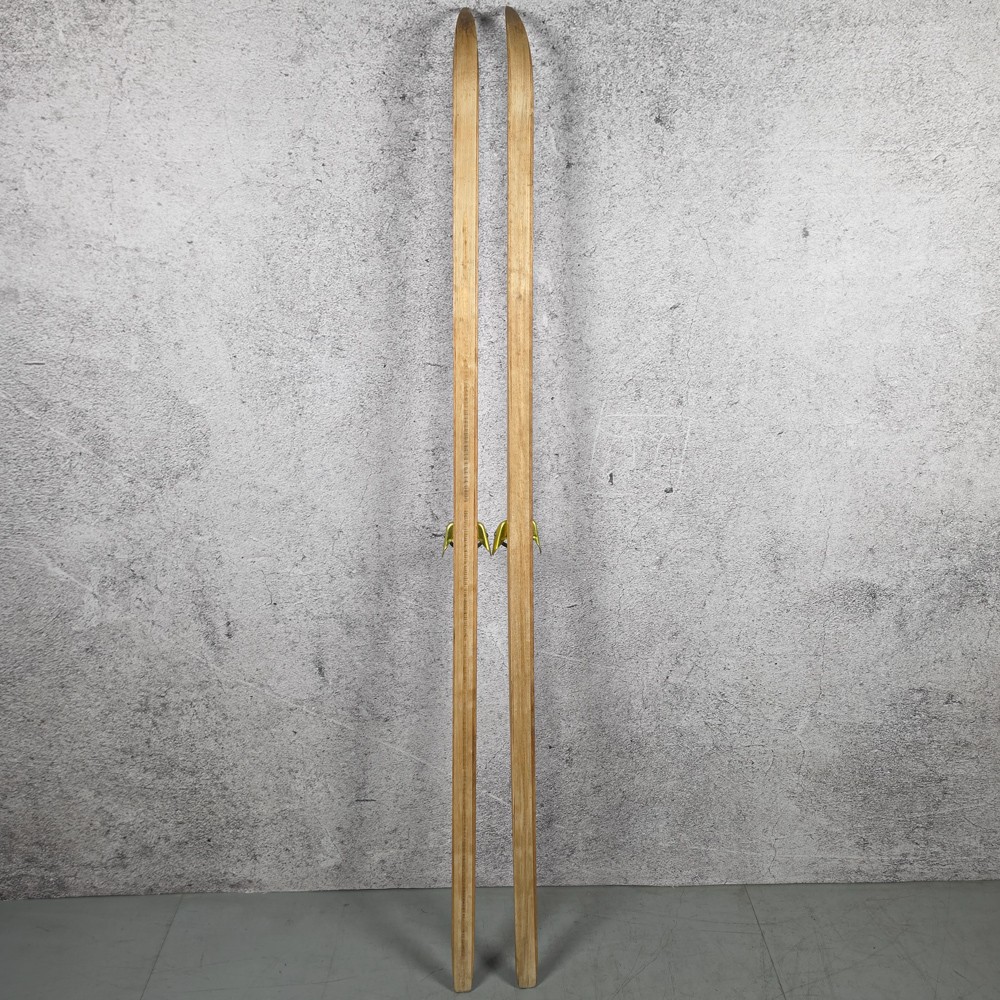 SKIS