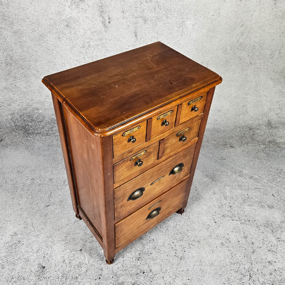 CHEST OF DRAWERS