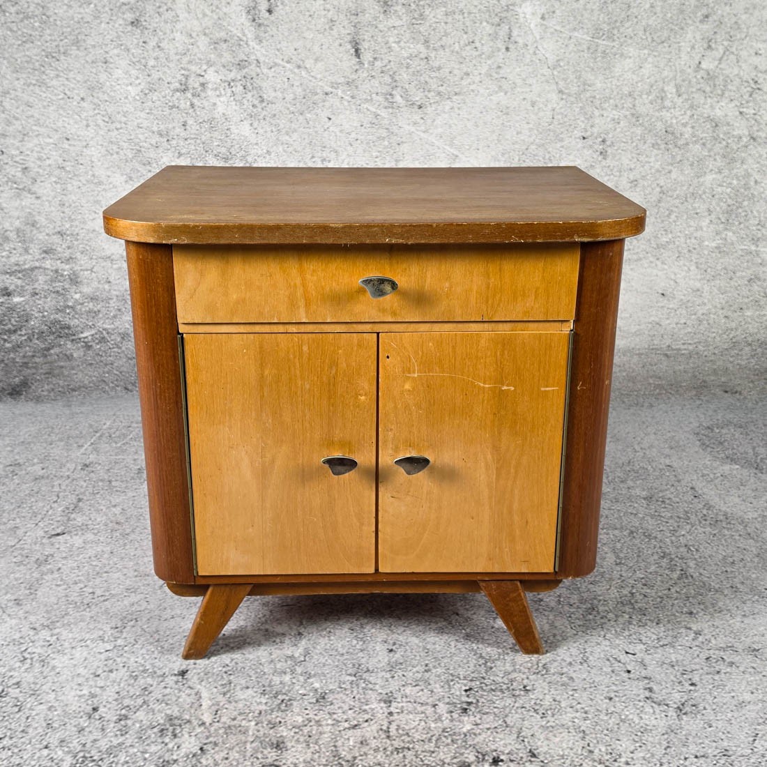 NIGHTSTAND