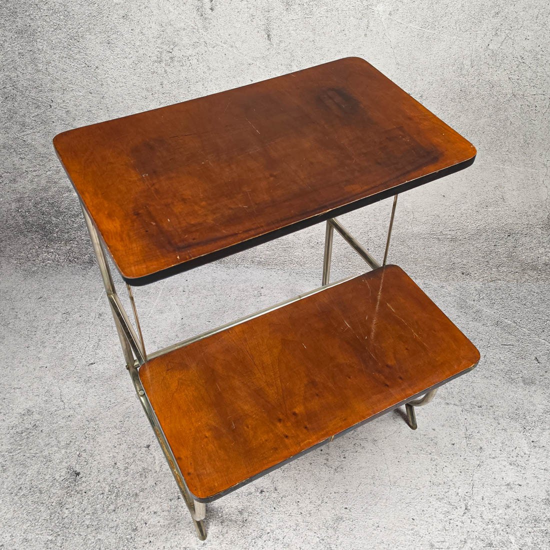 ETAGERE