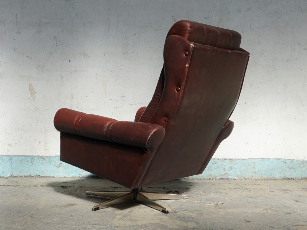FOTEL OBROTOWY CHESTERFIELD