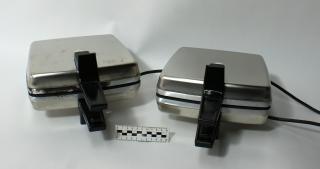 WAFFLE IRON