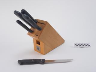 KITCHEN KNIVES IN BLOCK SET