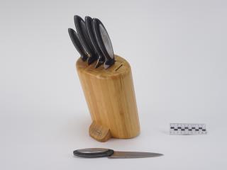 KITCHEN KNIFE SET IN STAND