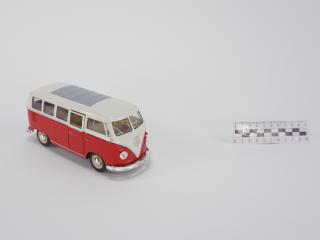 MODEL AUTA