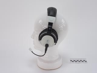 HEADPHONES WITH MICROPHONE