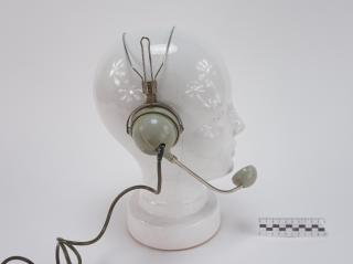 HEADPHONES WITH MICROPHONE