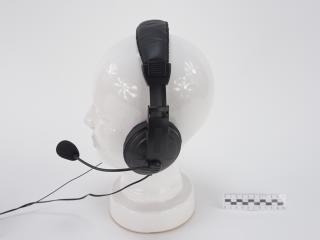 HEADPHONES WITH MICROPHONE
