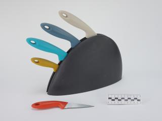 KITCHEN KNIFE SET IN STAND
