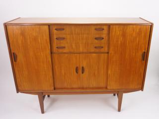 CHEST OF DRAWERS