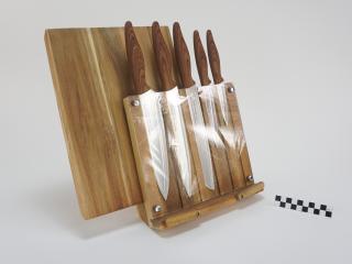 KITCHEN KNIVES IN STAND SET
