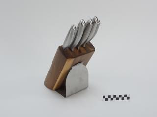 KITCHEN KNIFE SET IN STAND