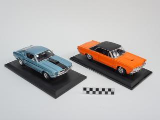 MODEL AUTA