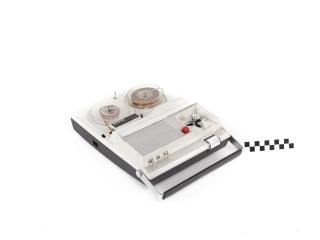 REEL-TO-REEL TAPE RECORDER