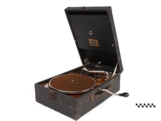 PORTABLE GRAMOPHONE