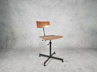 SWIVEL CHAIR