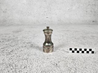 SALT AND PEPPER SHAKER