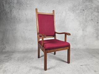 JUDGE'S CHAIR