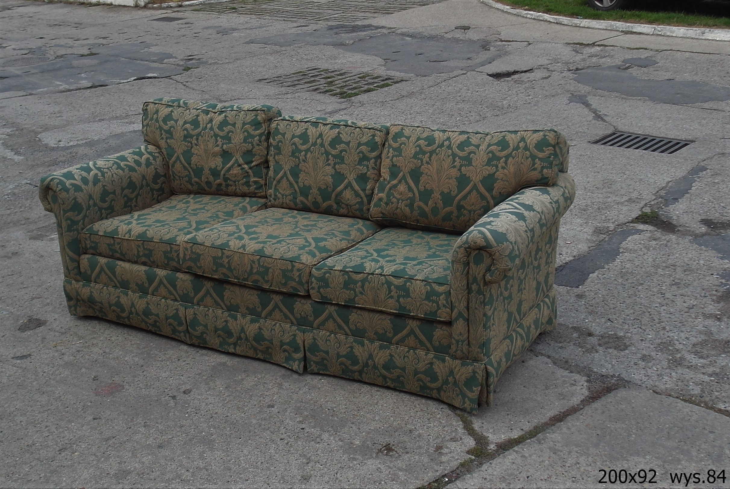 KANAPA SOFA