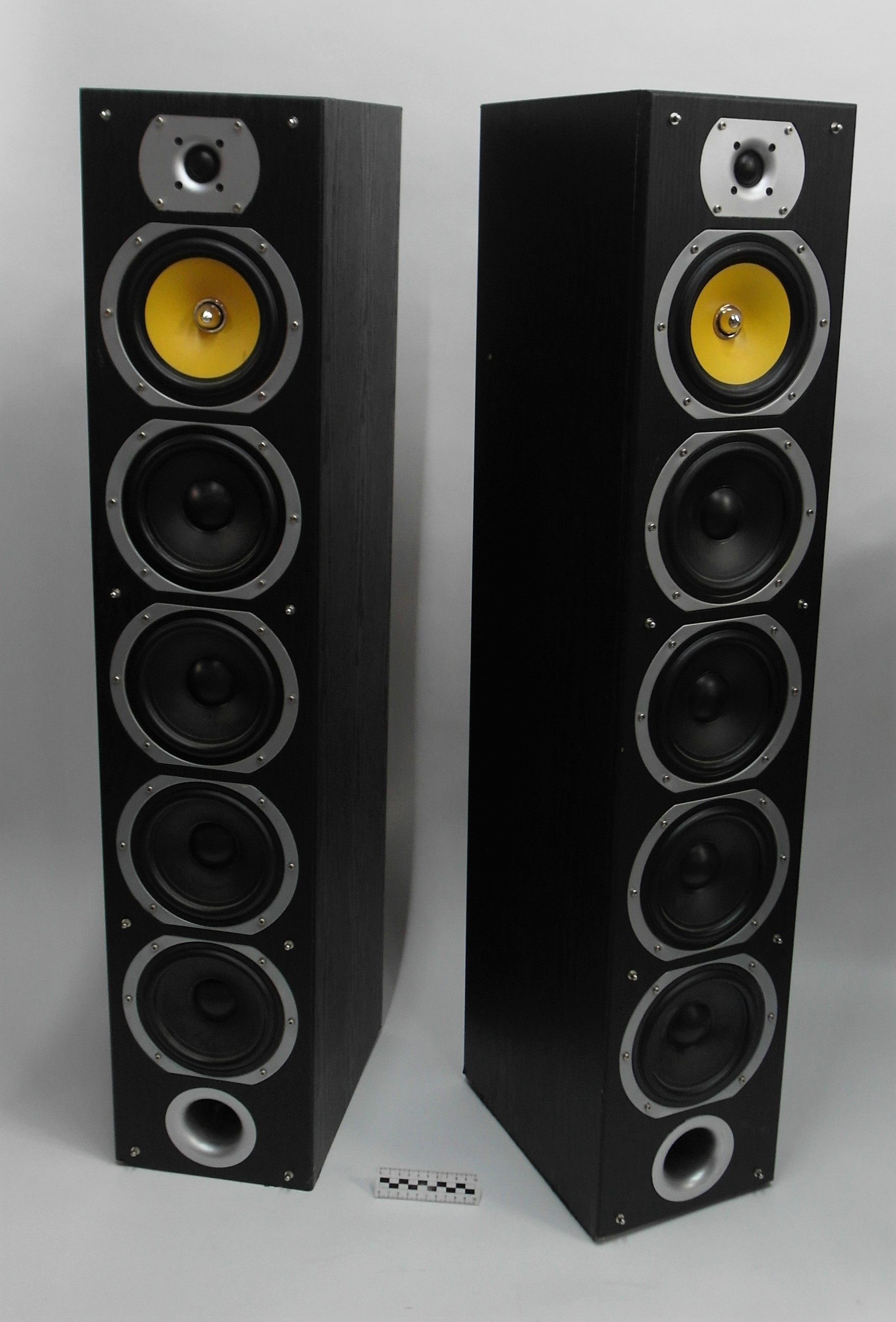 GŁOŚNIKI PODŁOGOWE