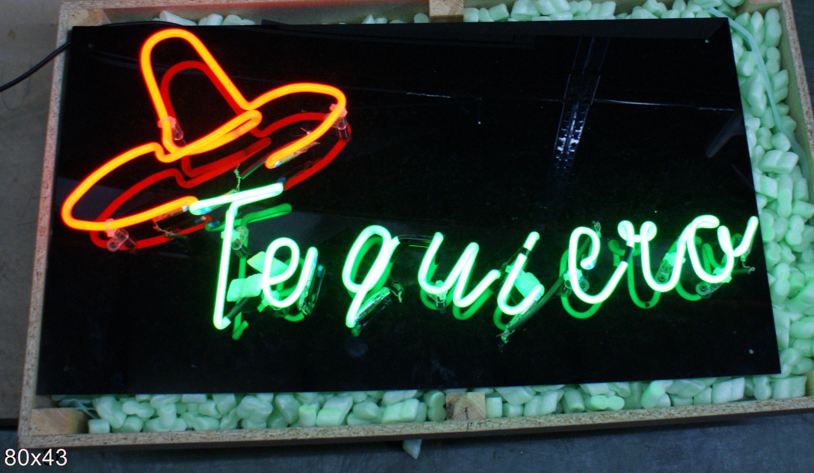 NEON TEQUIERO