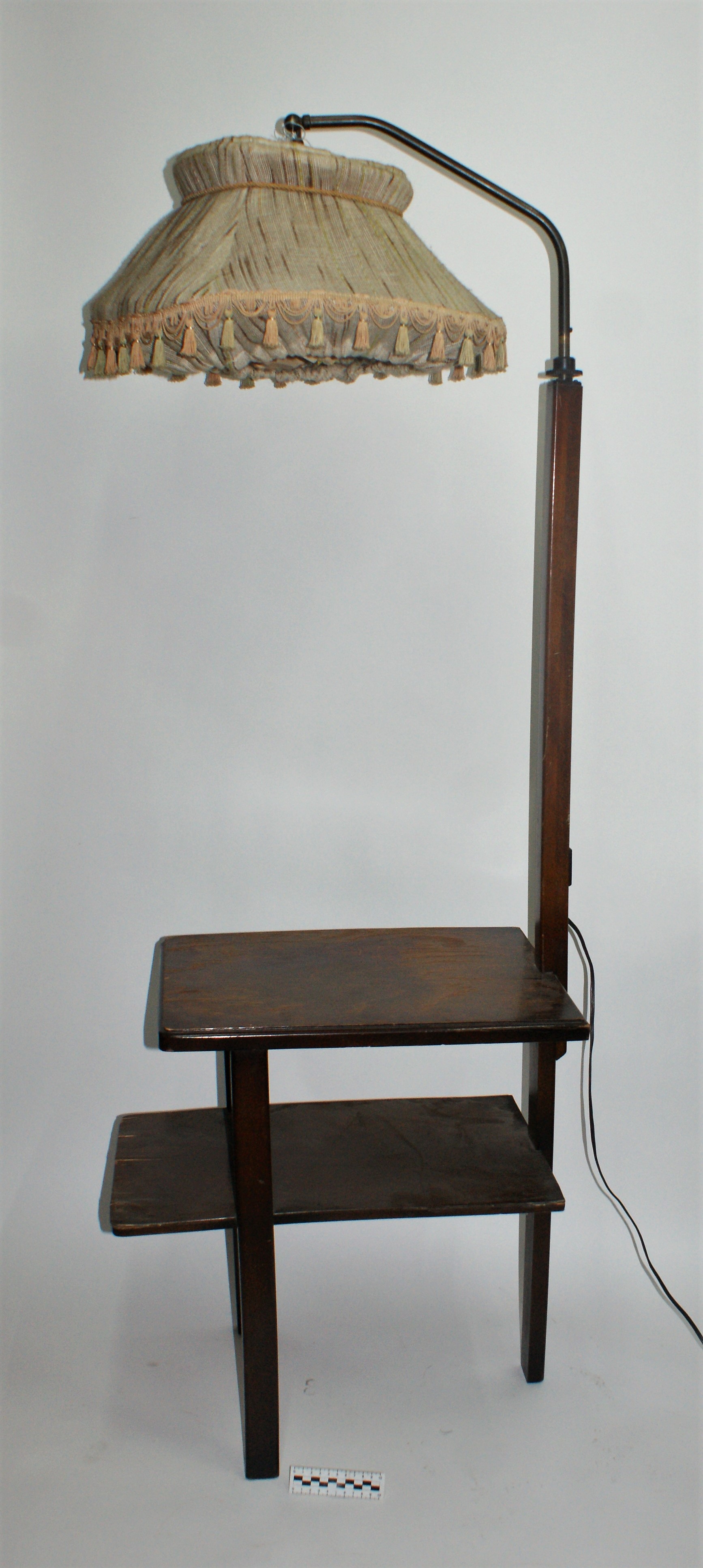 LAMPA PODŁOGOWA ZE STOLIKIEM 