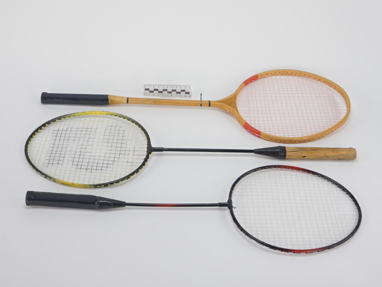 RAKIETA DO BADMINTONA