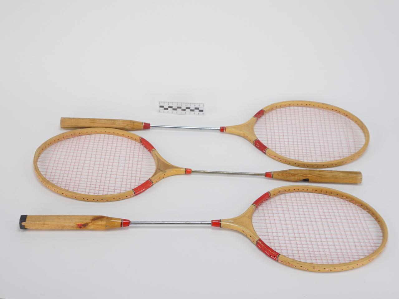 RAKIETA DO BADMINTONA