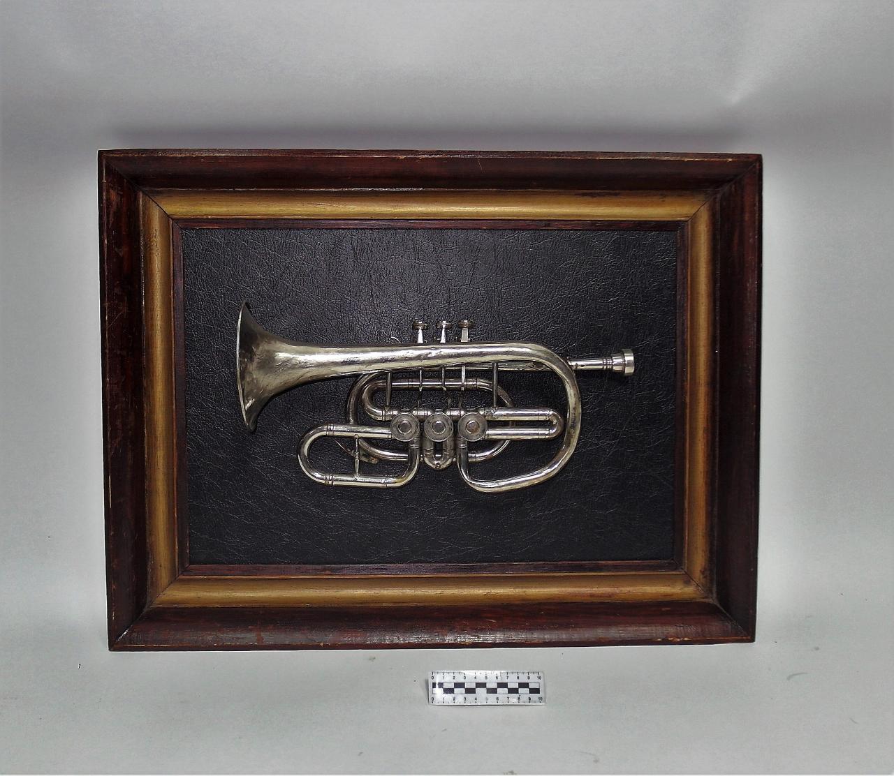 DEKORACJA ŚCIENNA TRĄBKA