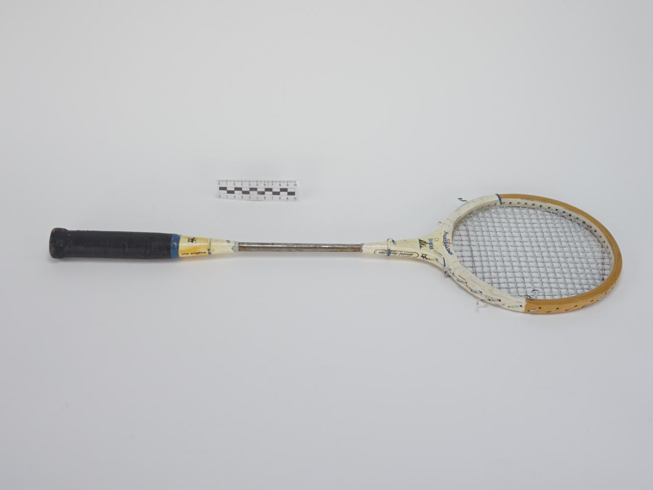 RAKIETA DO BADMINTONA