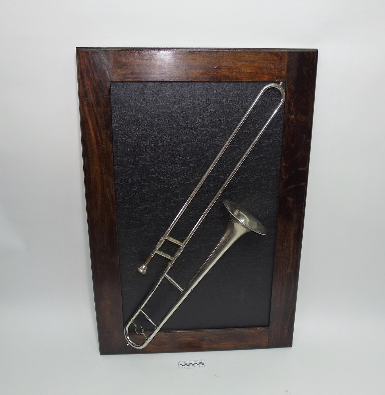 DEKORACJA ŚCIENNA PUZON