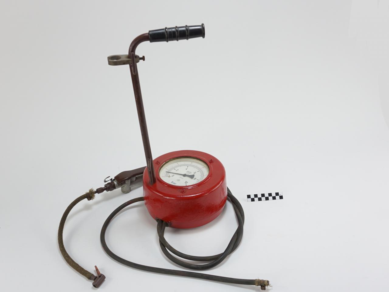 CIŚNIENIOMIERZ SAMOCHODOWY