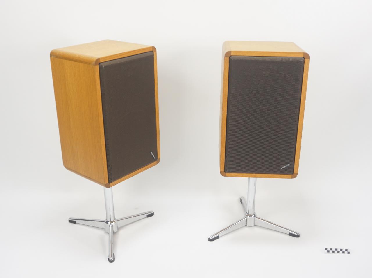 GŁOŚNIKI PODŁOGOWE