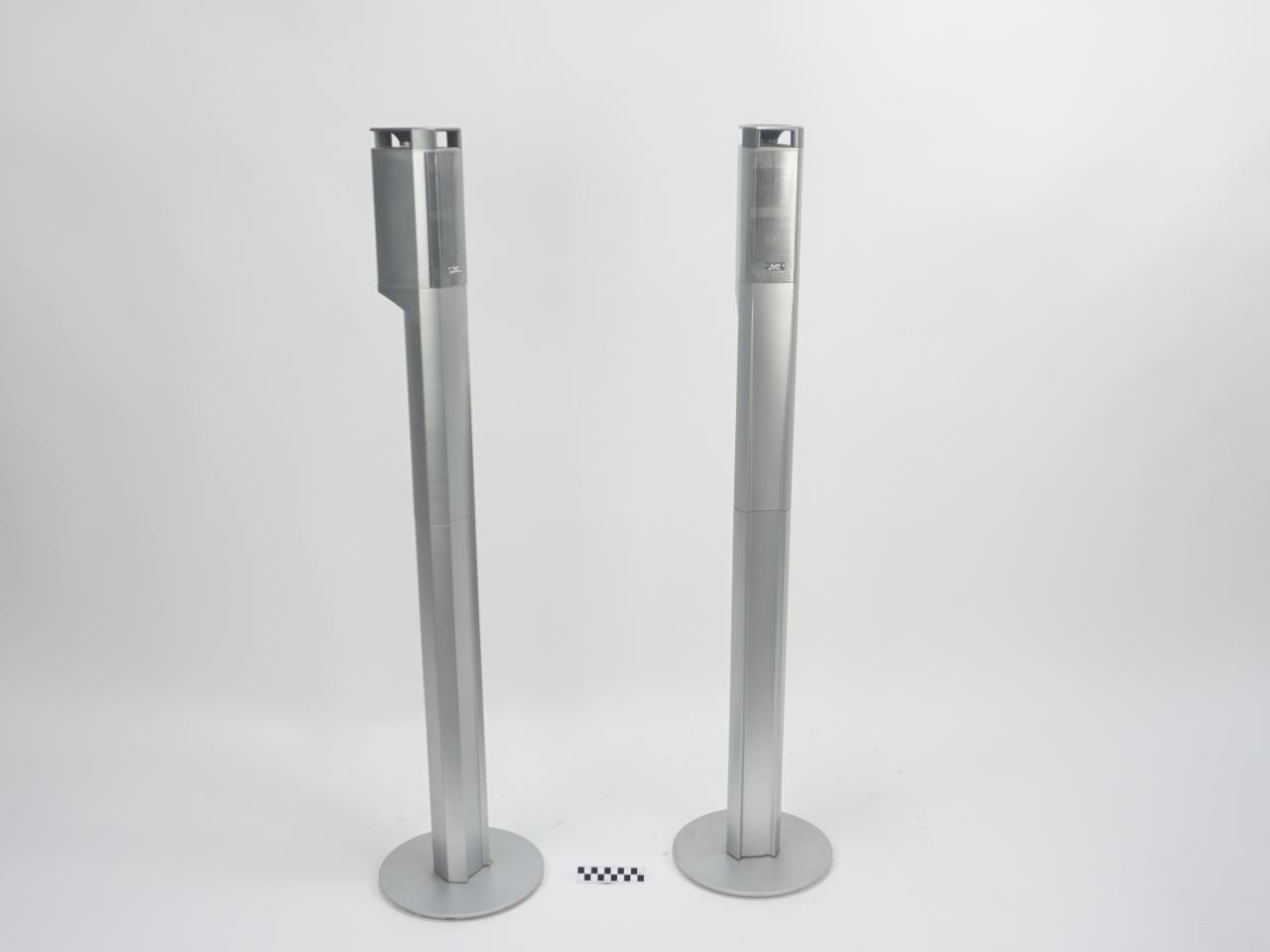 GŁOŚNIKI PODŁOGOWE