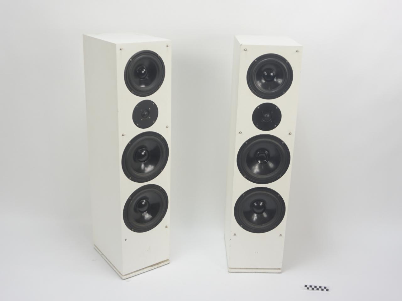 GŁOŚNIKI PODŁOGOWE