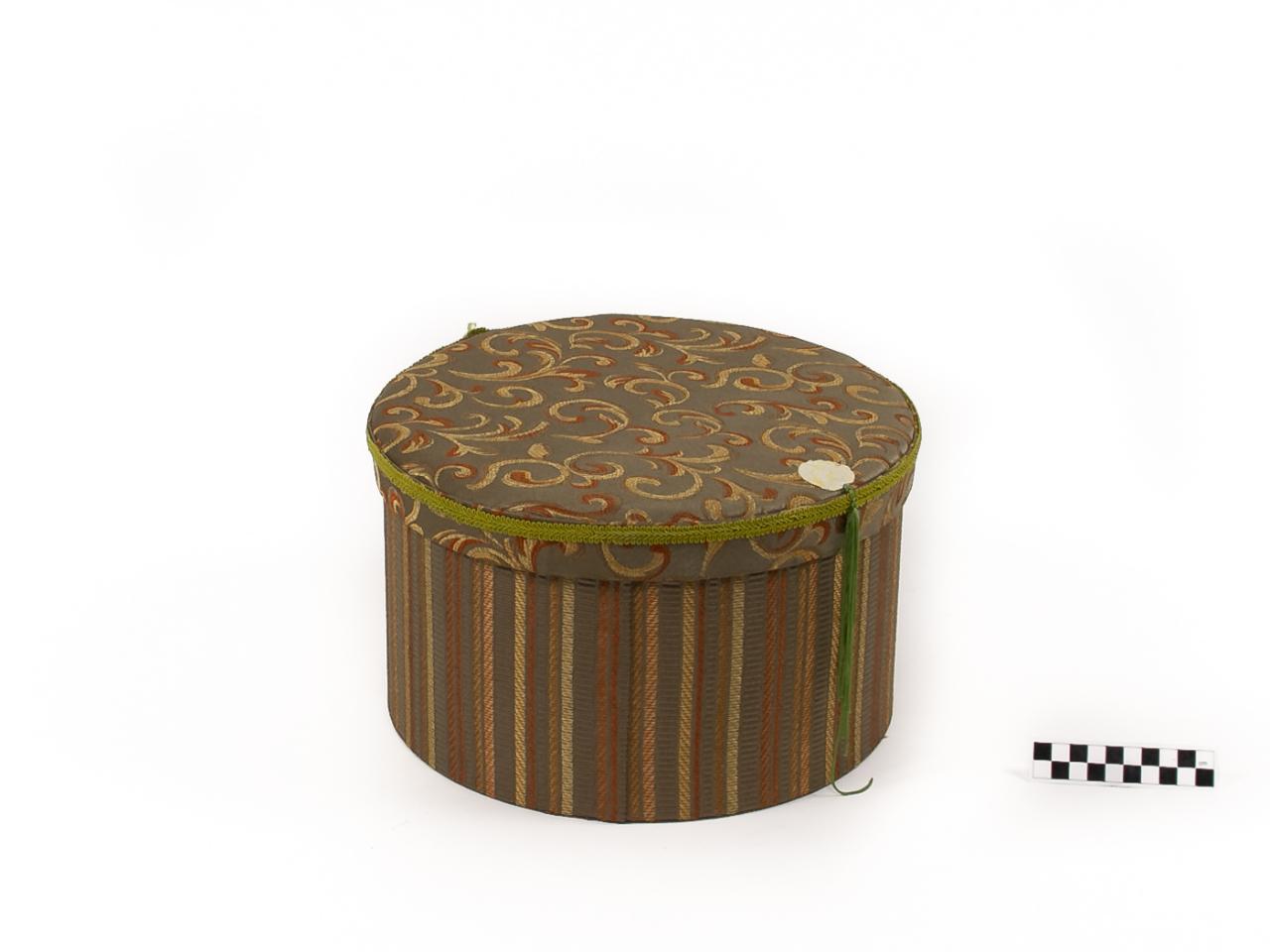 PUDEŁKO NA KAPELUSZE