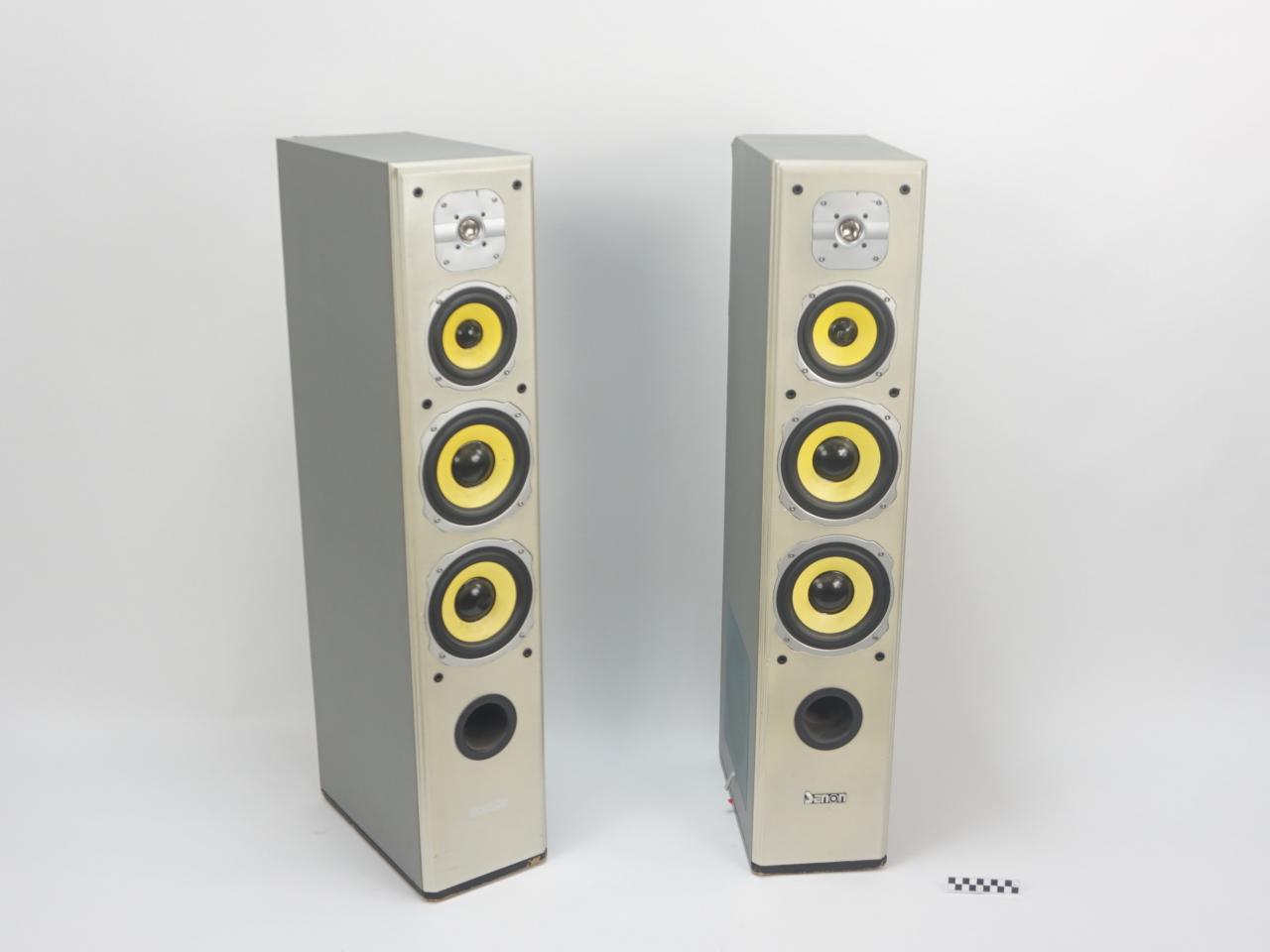 GŁOŚNIKI PODŁOGOWE