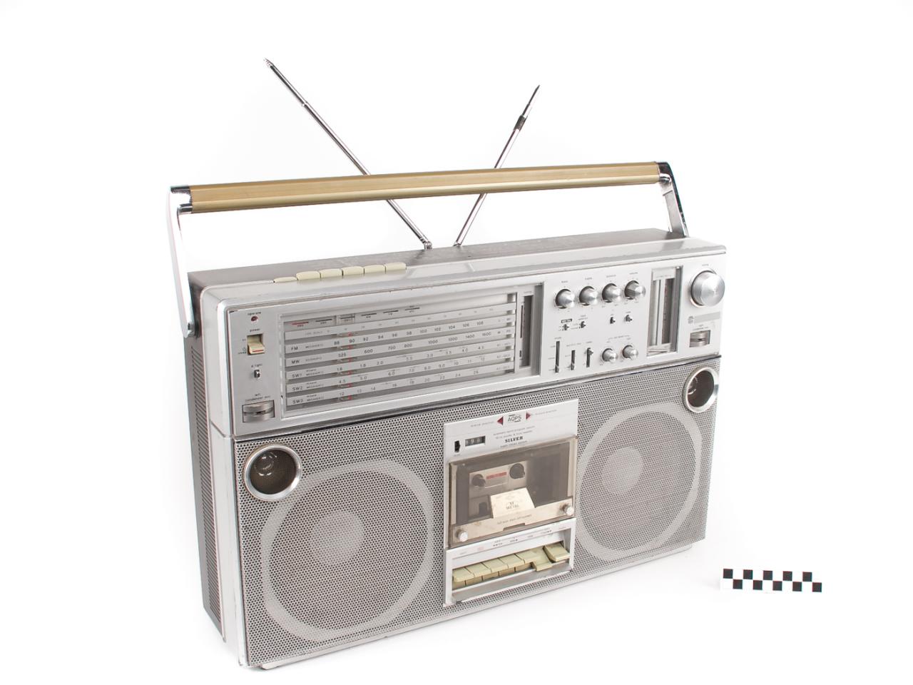 BOOMBOX RADIO
