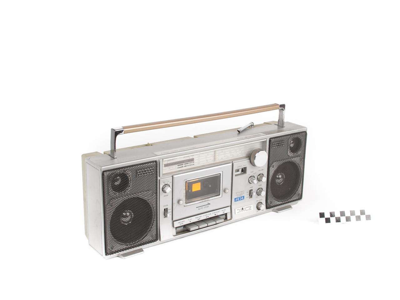 BOOMBOX RADIO