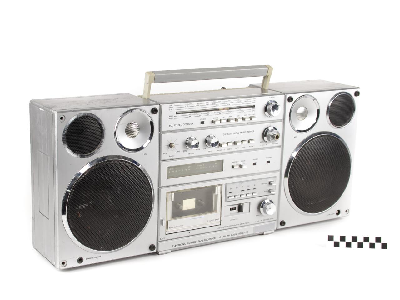 BOOMBOX RADIO