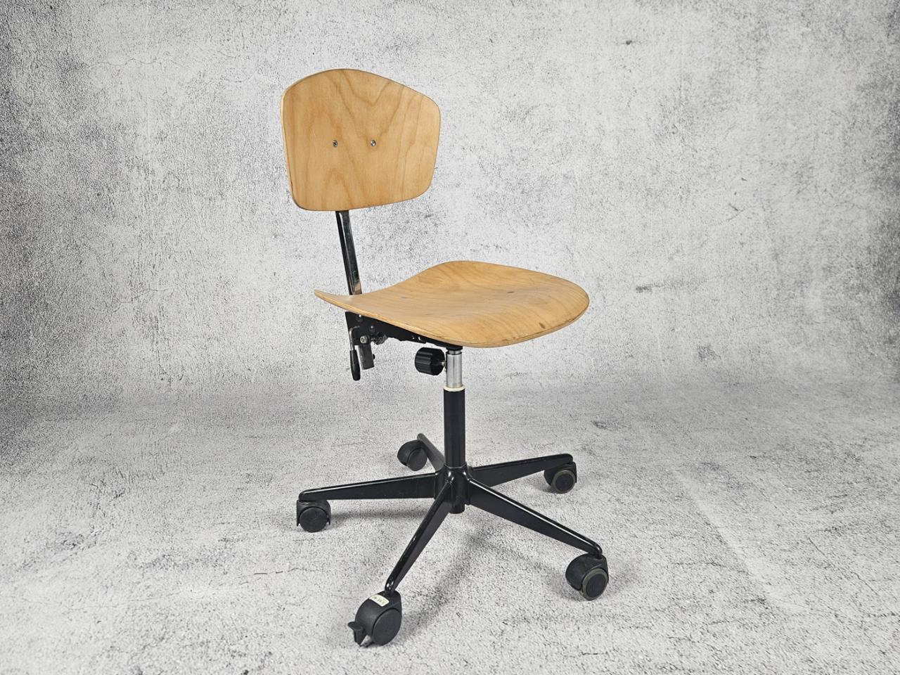 KRZESŁO BIUROWE OBROTOWE