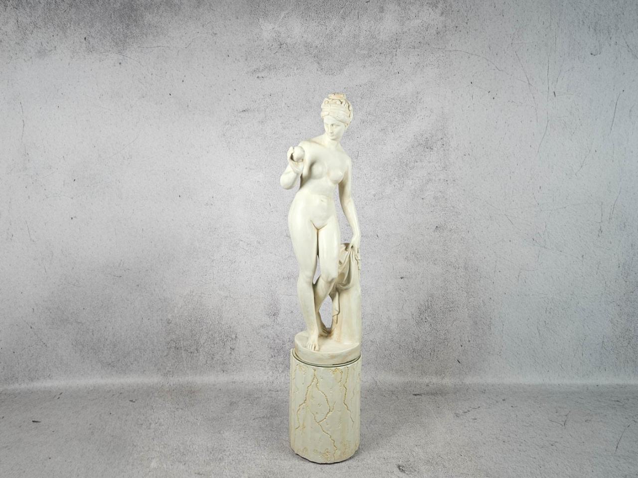 FIGURKA OZDOBNA DEKORACYJNA NA POSTUMENCIE KPLT.