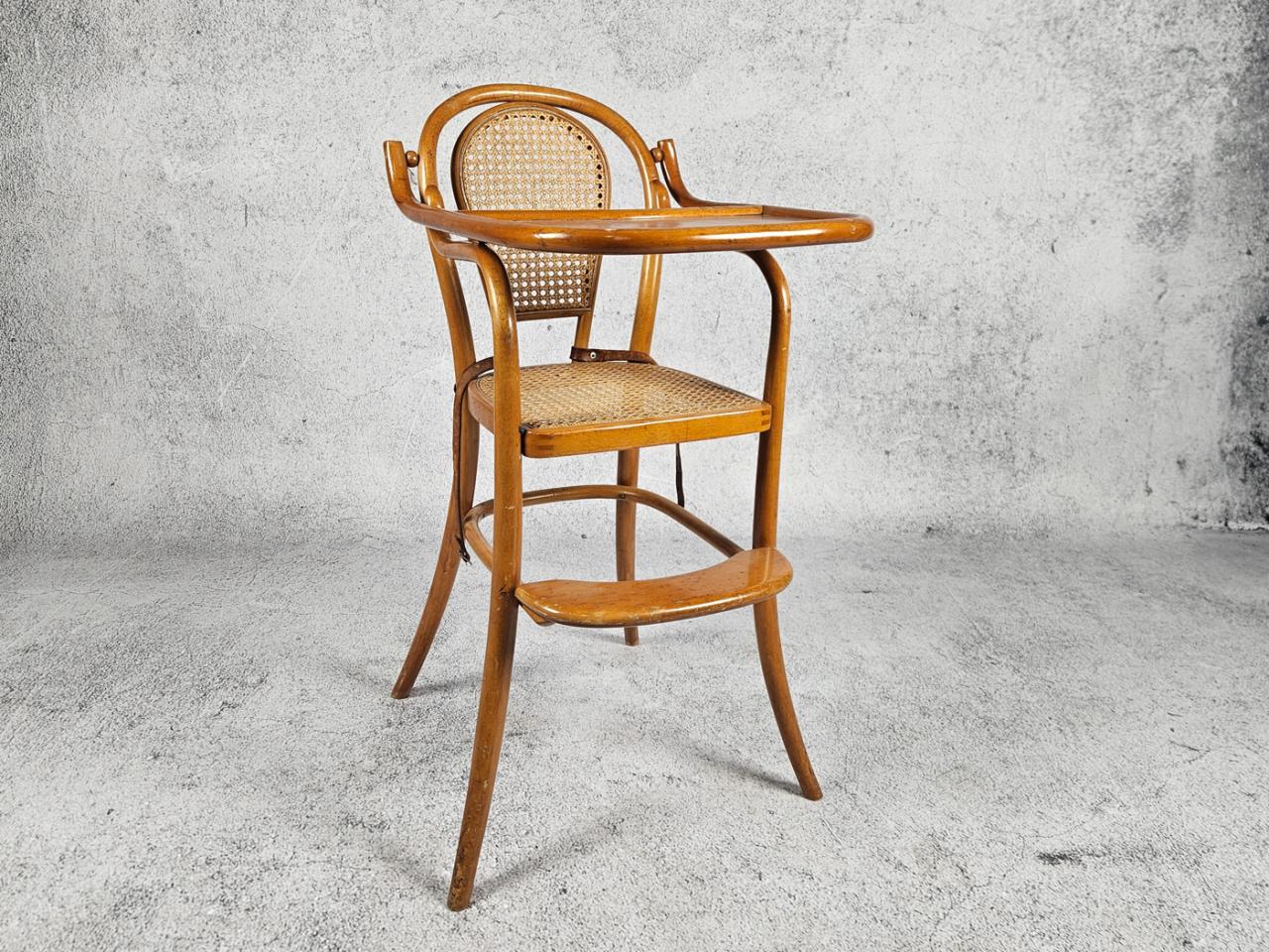 KRZESŁO DO KARMIENIA 