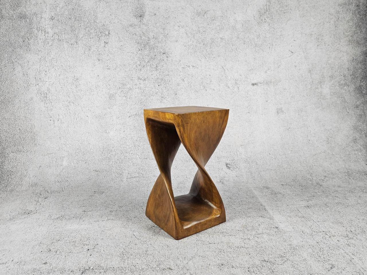 STOLIK KRĘCONY, RZEŹBA 