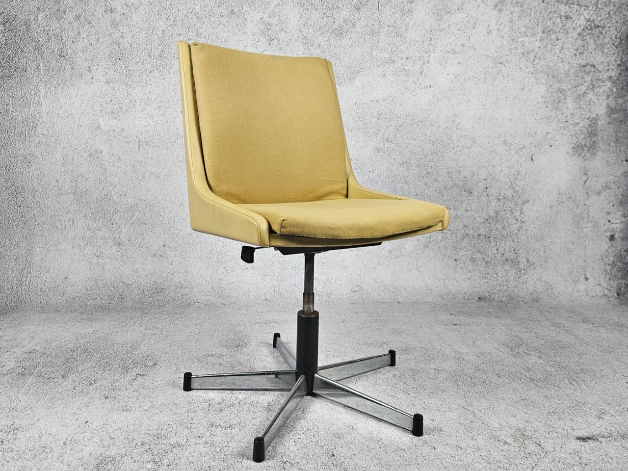 KRZESŁO BIUROWE OBROTOWE