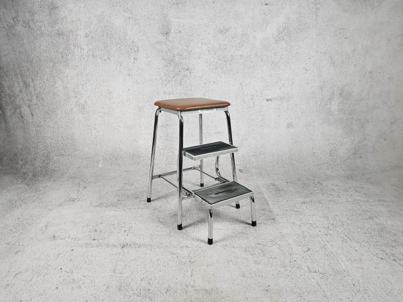 TABORET ZE SCHODKAMI