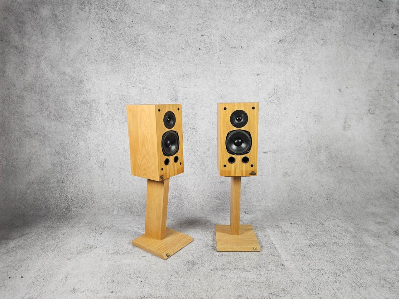 GŁOŚNIKI PODŁOGOWE