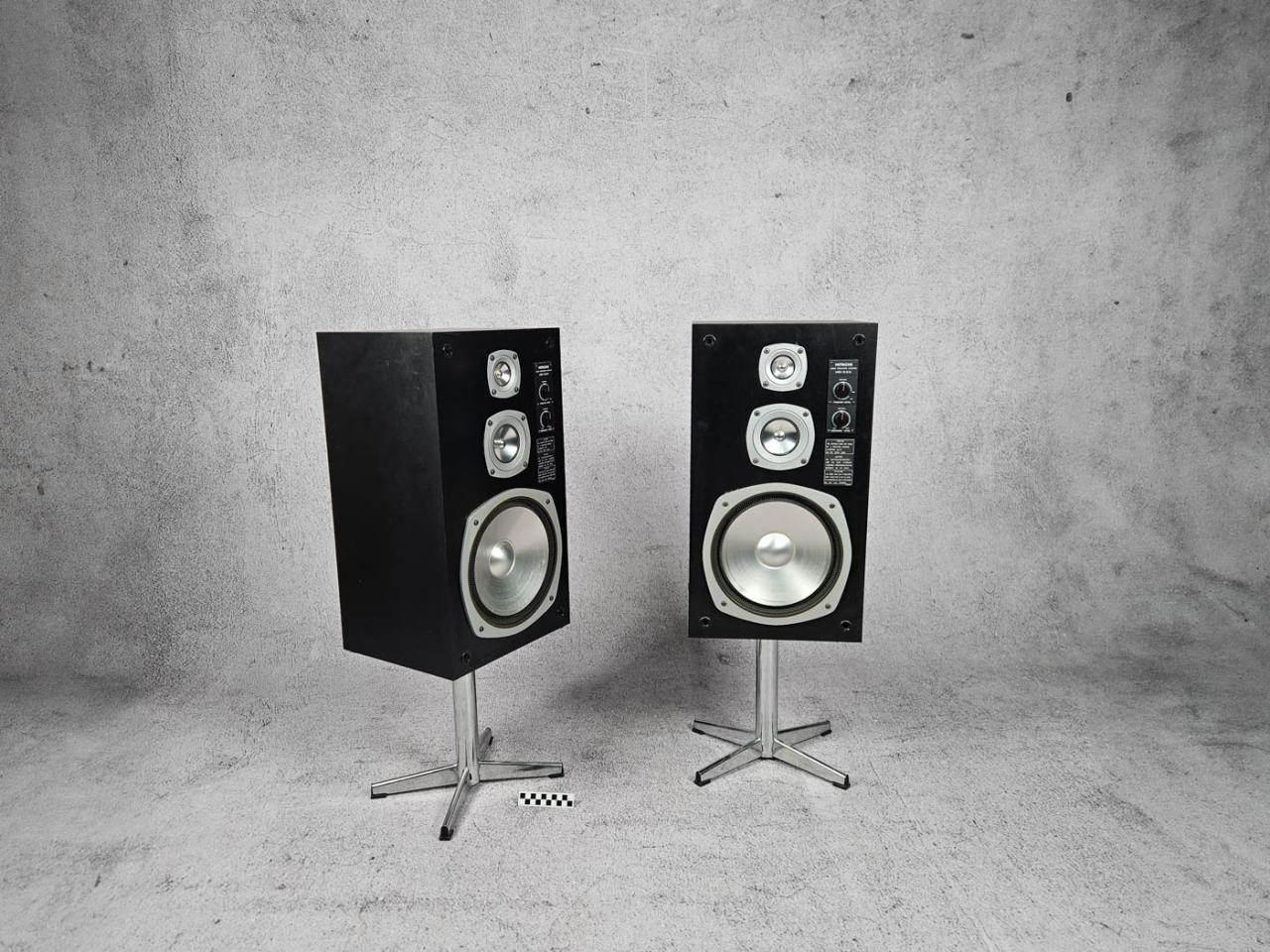 GŁOŚNIKI PODŁOGOWE