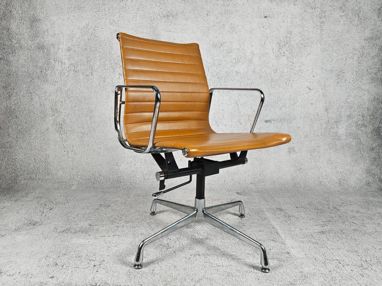 KRZESŁO BIUROWE OBROTOWE